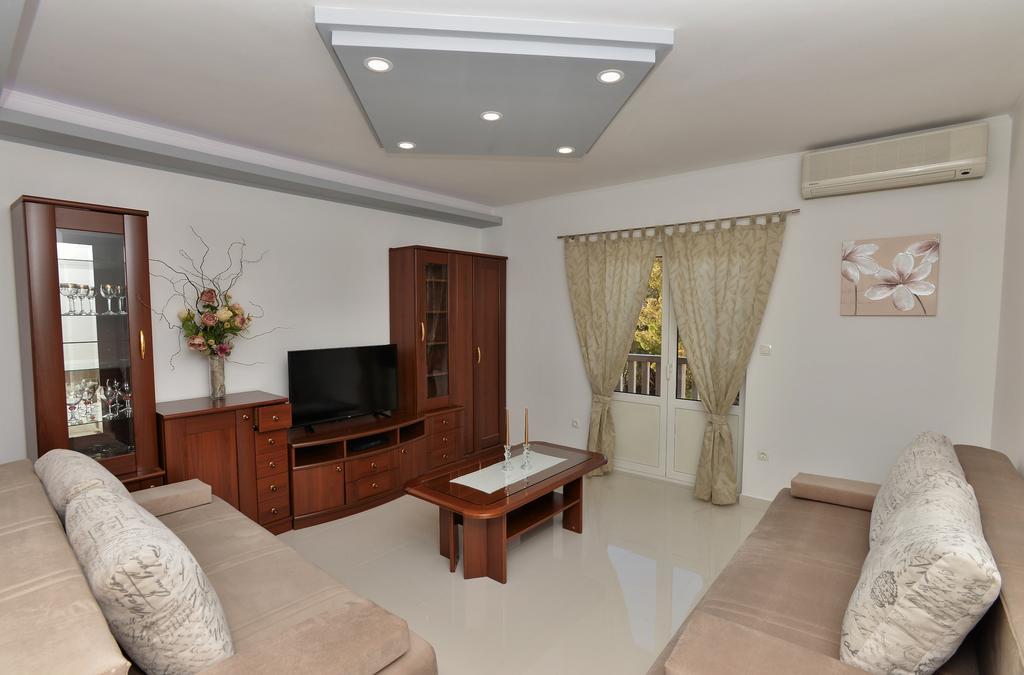 Ivana Apartments Makarska Bagian luar foto