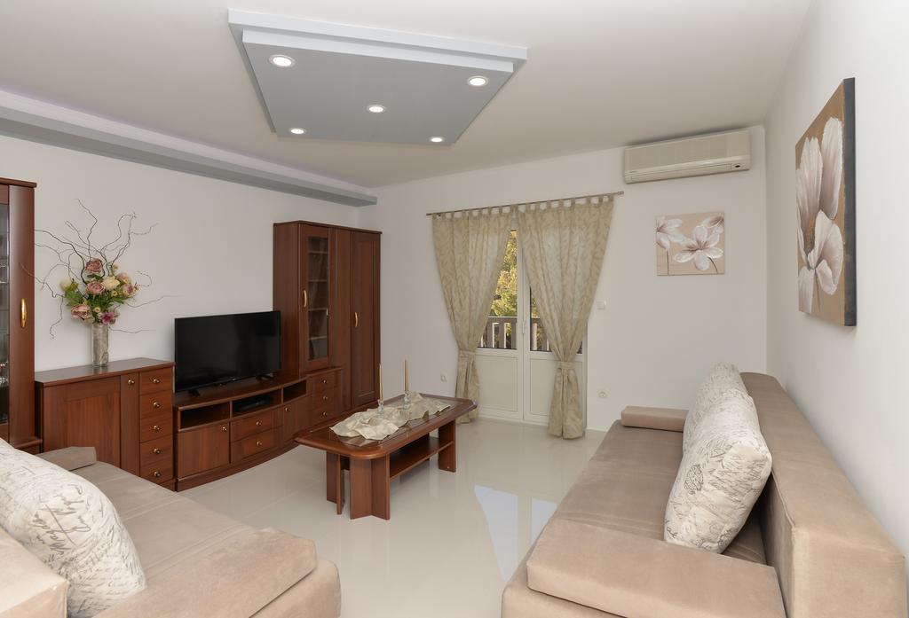 Ivana Apartments Makarska Bagian luar foto