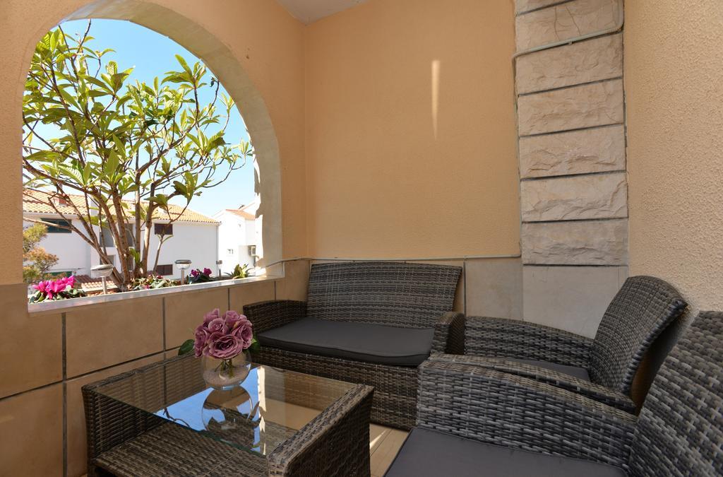Ivana Apartments Makarska Bagian luar foto