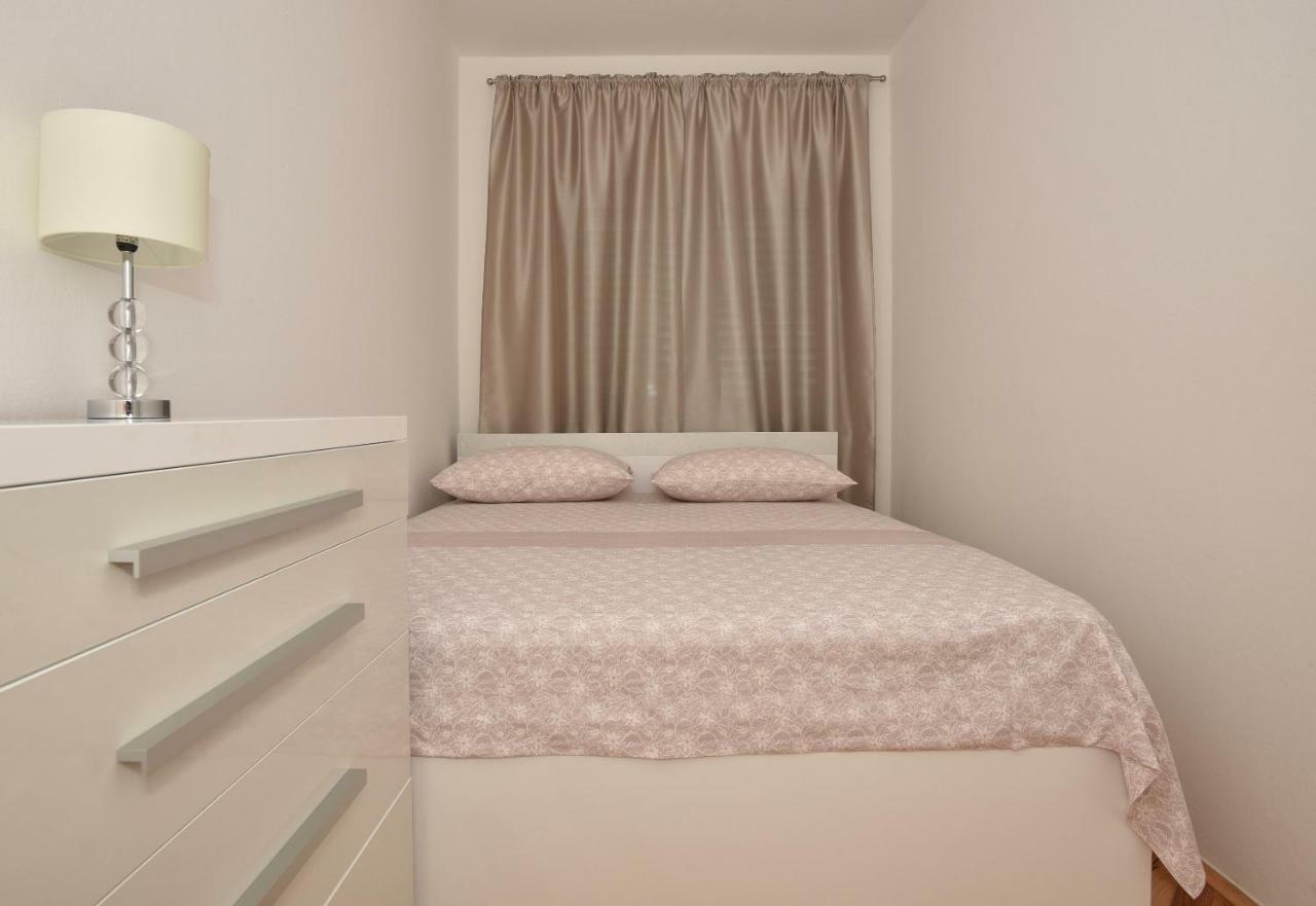 Ivana Apartments Makarska Bagian luar foto