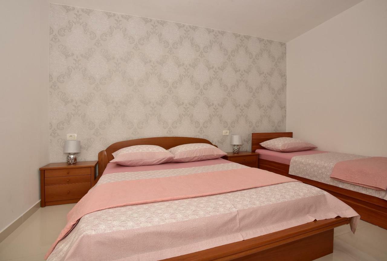 Ivana Apartments Makarska Bagian luar foto