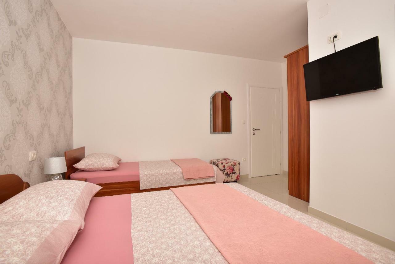 Ivana Apartments Makarska Bagian luar foto