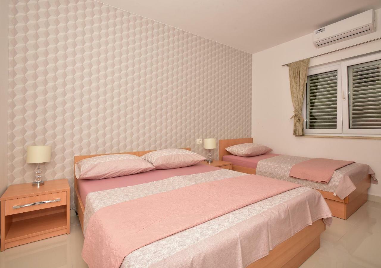 Ivana Apartments Makarska Bagian luar foto