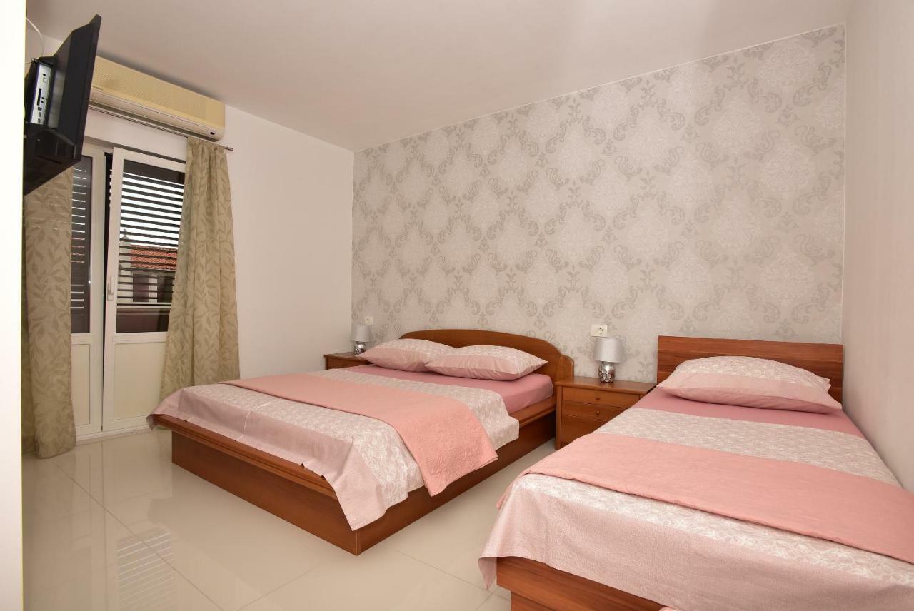 Ivana Apartments Makarska Bagian luar foto